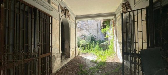 4 bedrooms House in Caivano, Italy No. 377259 4