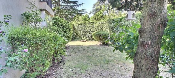 2 bedrooms Apartment in Fontenay-le-Fleury, France No. 187411 2