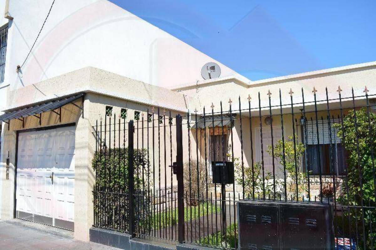 2 bedrooms House in Moron, Argentina No. 6601