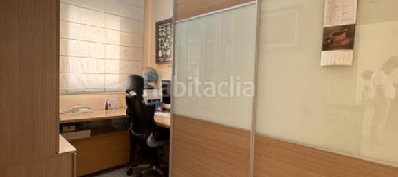 Apartamento de 4 dormitorios en Sant Martí, Spain No. 187603 4