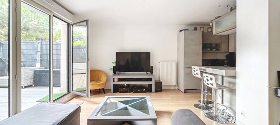 3-salle Appartement à Suresnes, France No. 141467 4