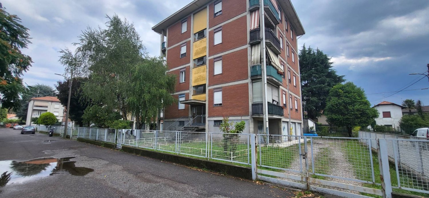 2 bedrooms Apartment in Cassano Magnago, Italy No. 269196