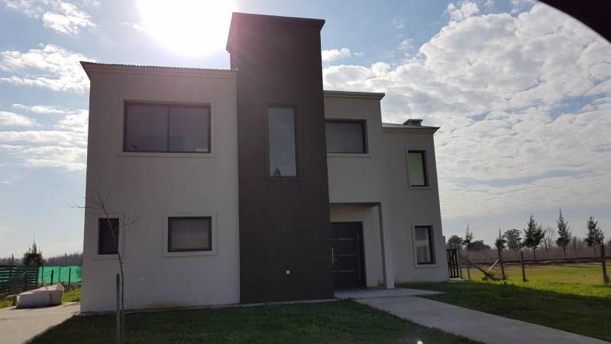 3 bedrooms House in Tigre, Argentina No. 57418