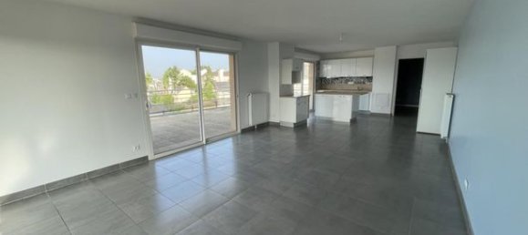 Apartamento de 4 dormitorios en Le Mans, France No. 310527 2