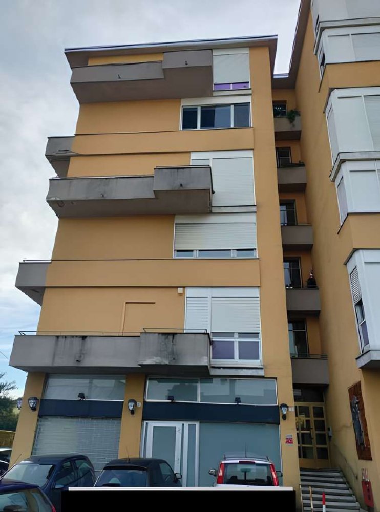 4 rooms Apartment in Cardano al Campo, Italy No. 5443