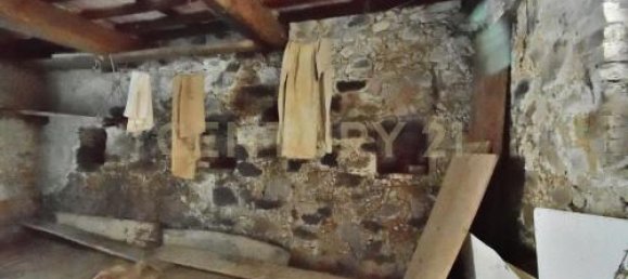 12 rooms House in Pescaglia, Italy No. 107878 3