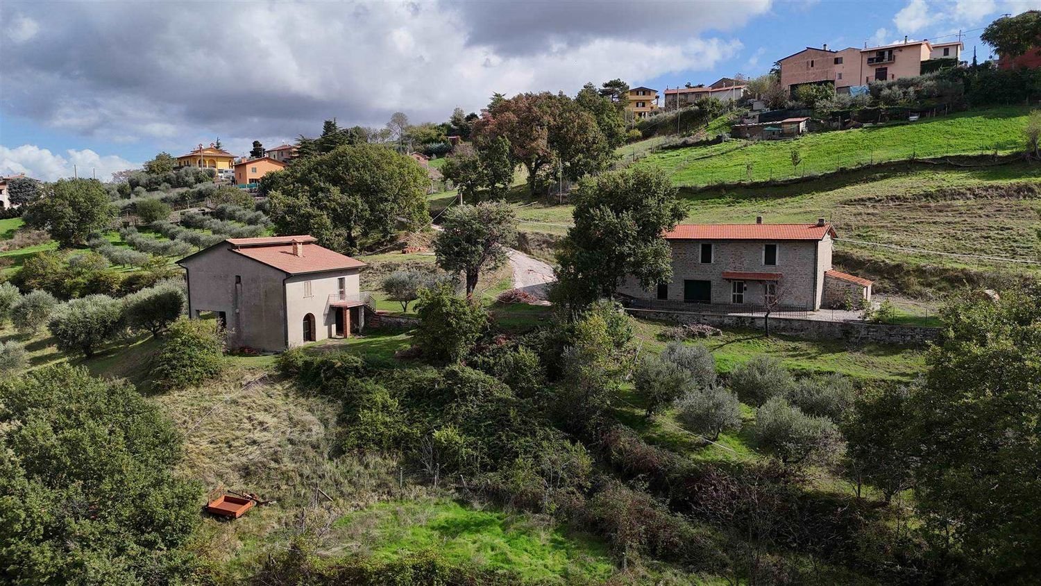 Casa de 8 divisões em Perugia, Italy N.º 126207