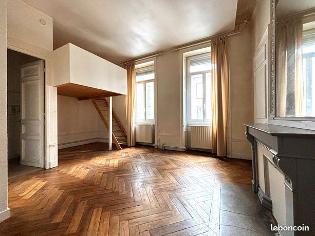 Studio in Saint-Etienne, France No. 306186