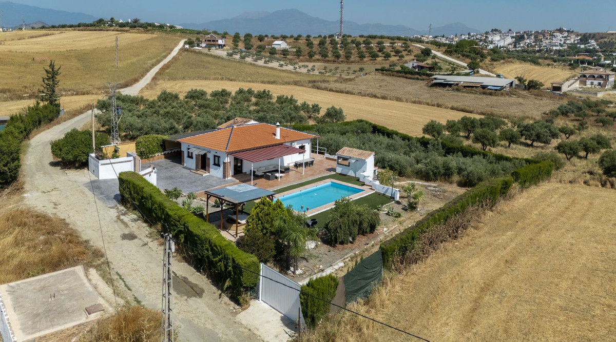 Villa de 3 dormitorios en Coín, Spain No. 185486
