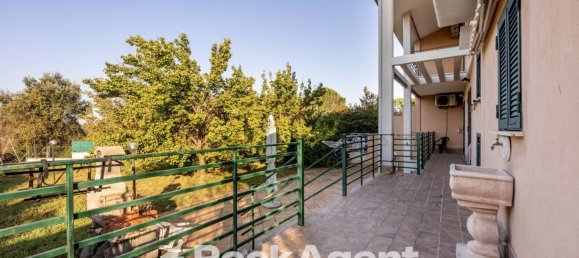 3 bedrooms Villa in Rome, Italy No. 196418 12