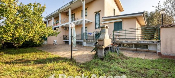 3 bedrooms Villa in Rome, Italy No. 196418 16