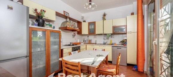 3 bedrooms Villa in Rome, Italy No. 196418 10