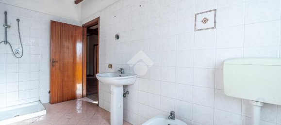 4 bedrooms House in Campegine, Italy No. 170658 22