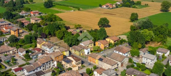 4 bedrooms House in Campegine, Italy No. 170658 11