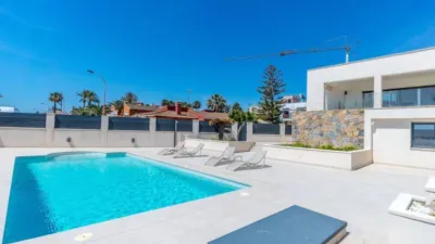 5 bedrooms House in Torrevieja, Spain No. 176965