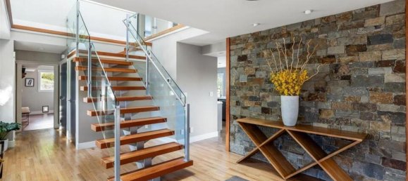 5 bedrooms House in British Columbia, Canada No. 1330 10