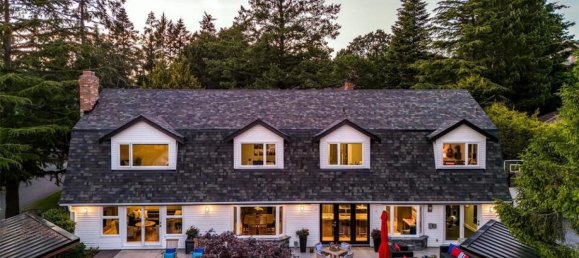 5 bedrooms House in British Columbia, Canada No. 1330 2