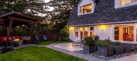 5 bedrooms House in British Columbia, Canada No. 1330 4