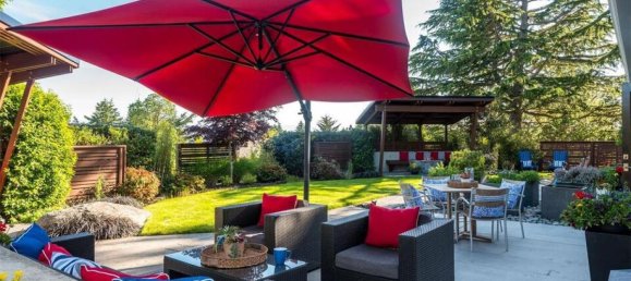 5 bedrooms House in British Columbia, Canada No. 1330 6