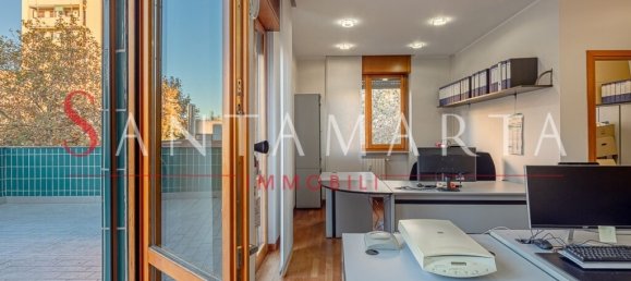 2 bedrooms Apartment in Milan, Italy No. 243519 11