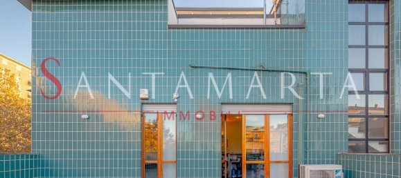 2 bedrooms Apartment in Milan, Italy No. 243519 3