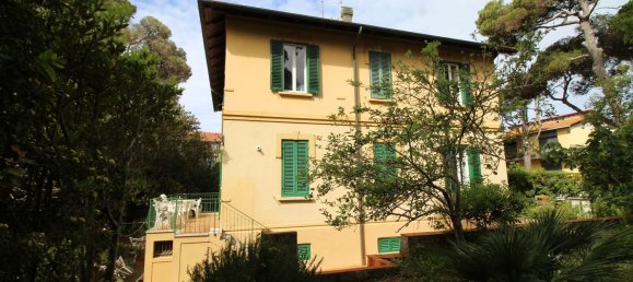 9 rooms Villa in Livorno, Italy No. 90211 3