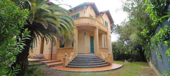 9 rooms Villa in Livorno, Italy No. 90211 2