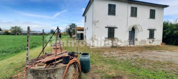 4 bedrooms House in Terricciola, Italy No. 269094 3