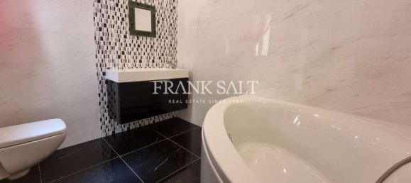 3 bedrooms Apartment in Victoria, Malta No. 5868 12