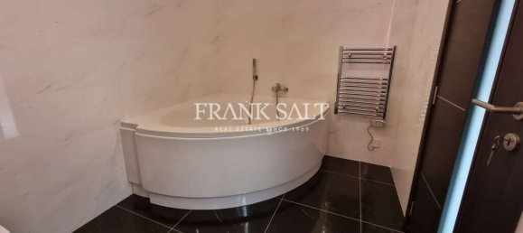 3 bedrooms Apartment in Victoria, Malta No. 5868 11