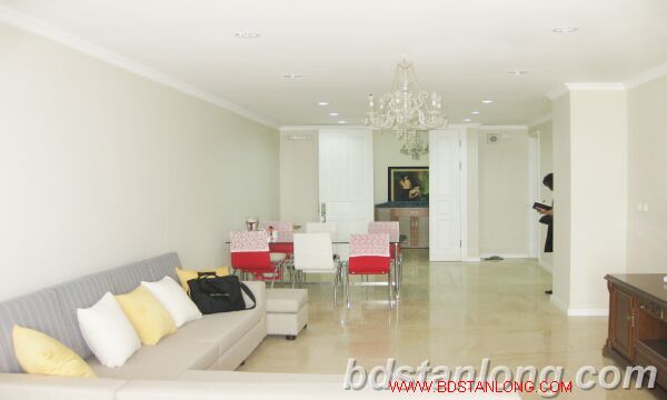 Villa de 3 dormitorios en Tay Ho, Vietnam No. 6098