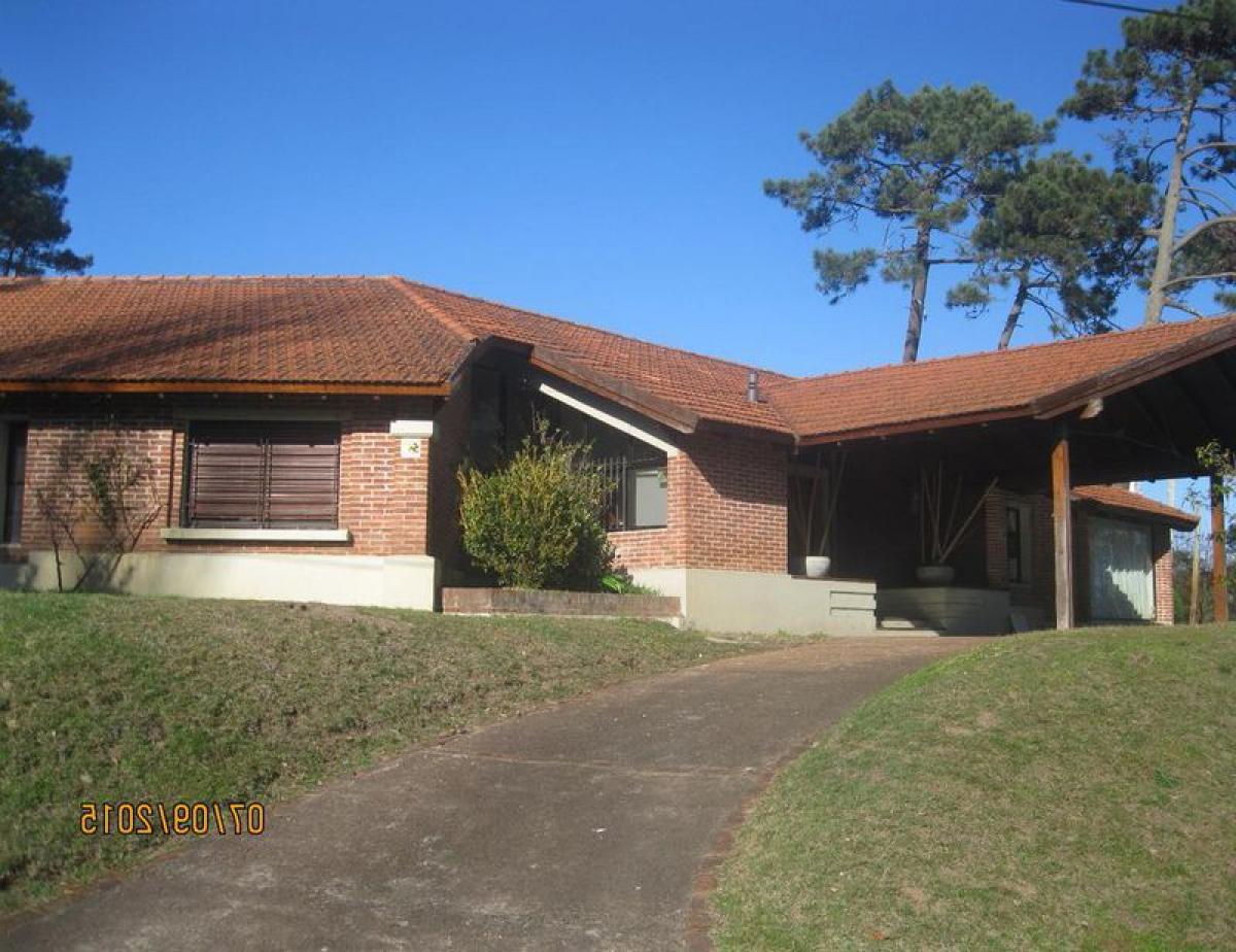 3 bedrooms House in Maldonado, Uruguay No. 7775