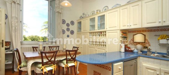 5 bedrooms Apartment in Livorno, Italy No. 220523 11