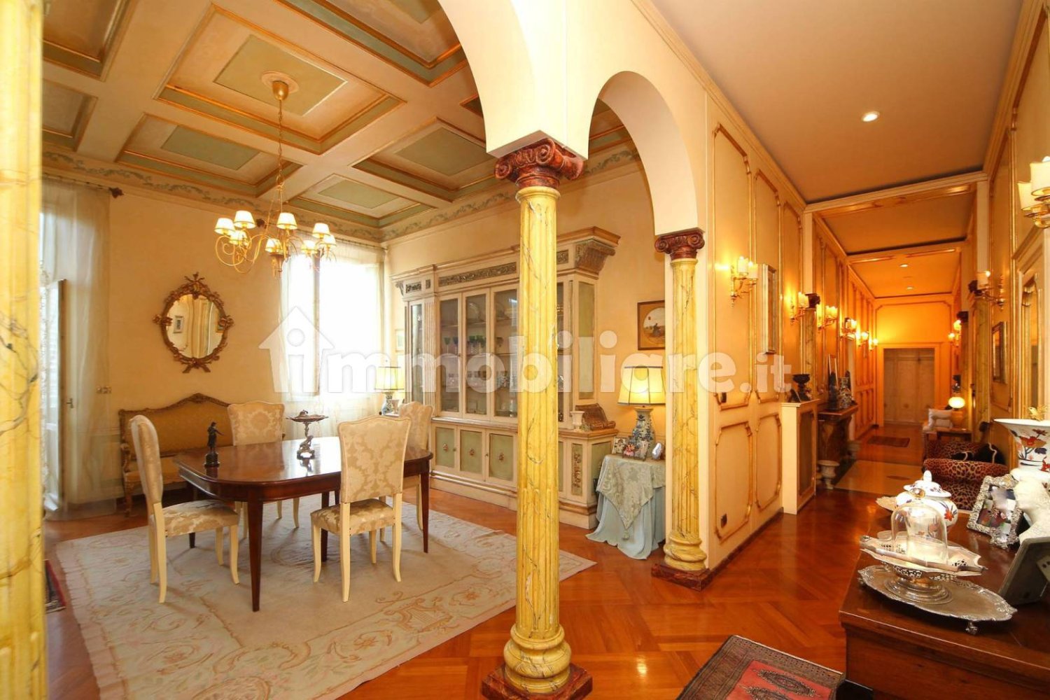 5 bedrooms Apartment in Livorno, Italy No. 220523