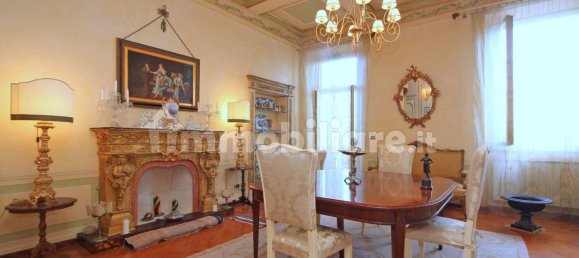 5 bedrooms Apartment in Livorno, Italy No. 220523 2
