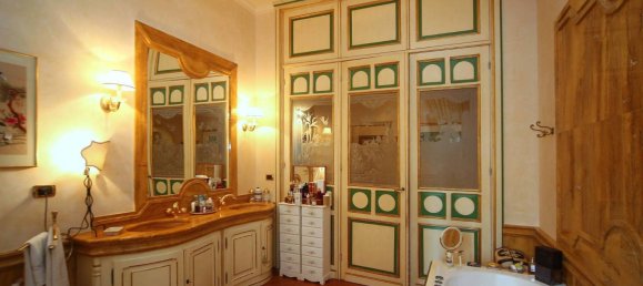 5 bedrooms Apartment in Livorno, Italy No. 220523 26