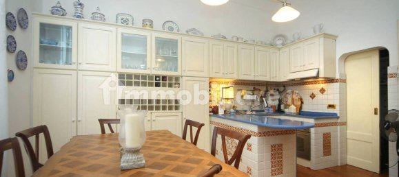 5 bedrooms Apartment in Livorno, Italy No. 220523 15