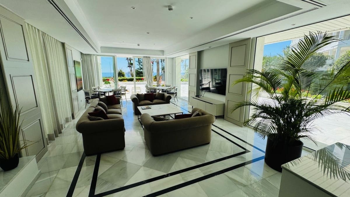 Apartamento de 5 dormitorios en Marbella, Spain No. 183481