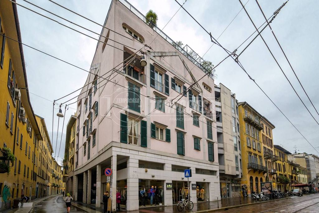 2 bedrooms Apartment in Milan, Italy No. 332125