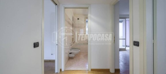 2 bedrooms Apartment in Milan, Italy No. 332125 14