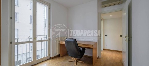2 bedrooms Apartment in Milan, Italy No. 332125 22