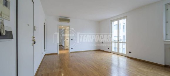 2 bedrooms Apartment in Milan, Italy No. 332125 8