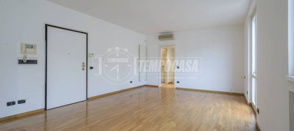 2 bedrooms Apartment in Milan, Italy No. 332125 9