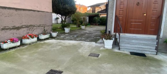 3 rooms Apartment in Valera Fratta, Italy No. 88906 40