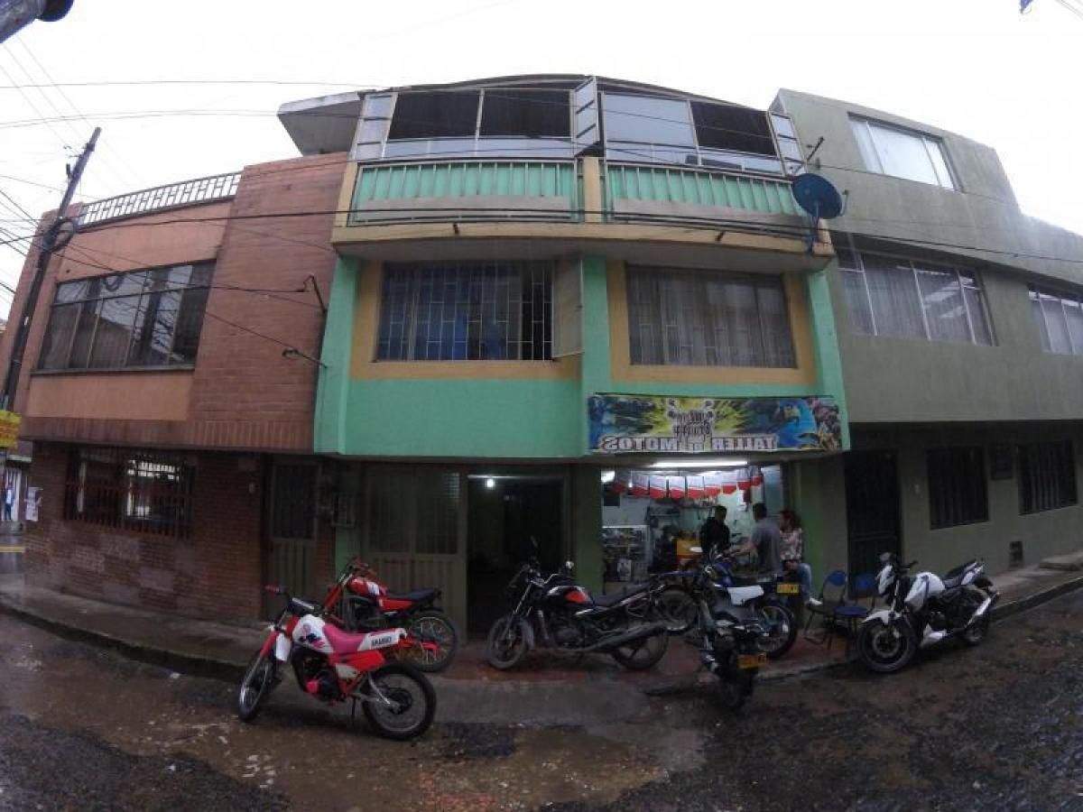 Casa de 6 dormitorios en Bogotá, Colombia No. 12105