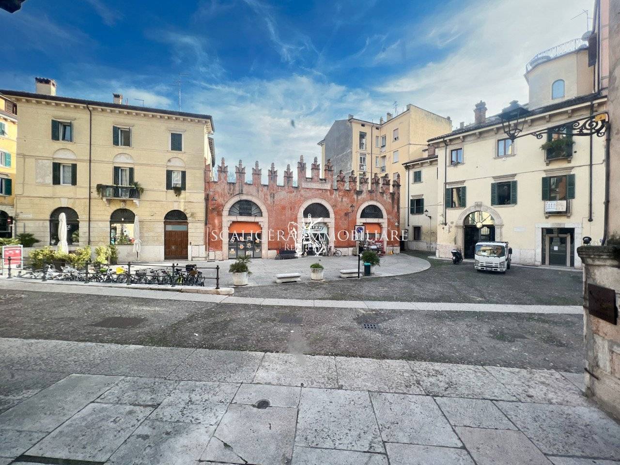Imóvel comercial de 2 divisões em Verona, Italy N.º 59405