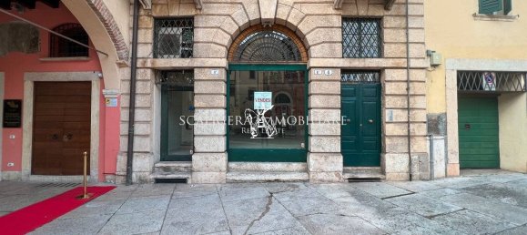 Imóvel comercial de 2 divisões em Verona, Italy N.º 59405 2