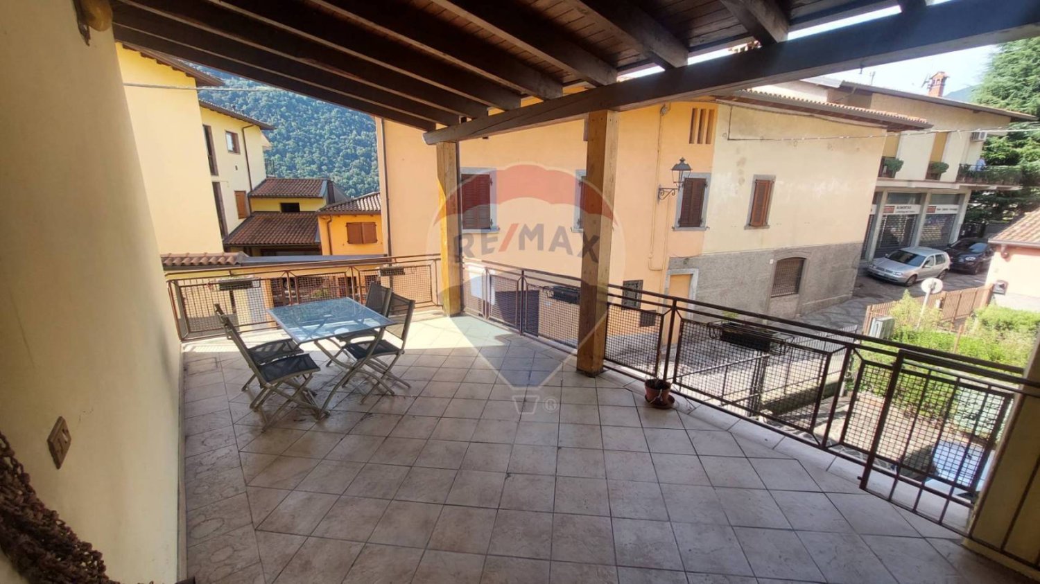 2 bedrooms House in Endine Gaiano, Italy No. 397054