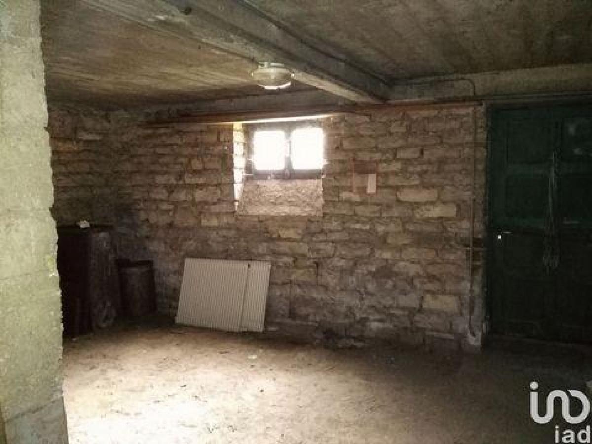 92m² Shop in Beaune, France No. 17732