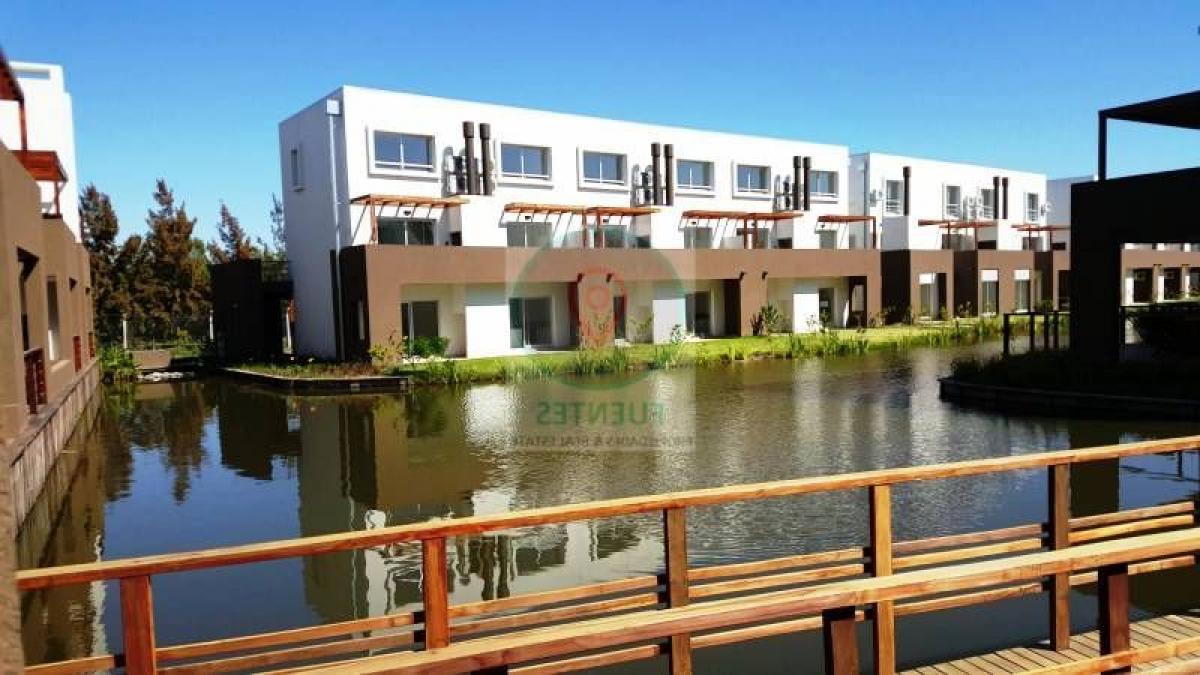 Квартира с 3 спальнями в Тигре, Аргентина № 15835